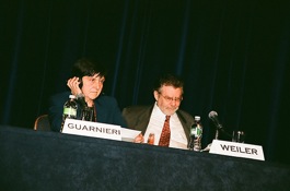 Emilia Guarnieri y Joseph Weiler <br>durante la presentación.