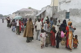 Refugiados somalíes huyen de su país.