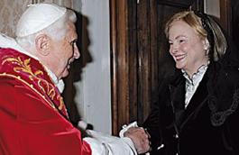 Mary Ann Glendon con Benedicto XVI.