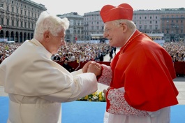 Benedicto XVI con el arzobispo Angelo Scola.