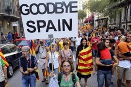 Manifestantes catalanes piden la independencia.