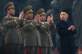 Kim Jong Un con sus generales.