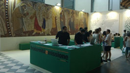 El stand de la Fraternidad San Carlo en el Meeting.