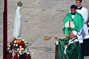 El Papa Francisco y la Virgen de Fátima.