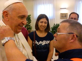 Francisco con uno de los chicos de Abbiategrasso.