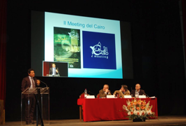 El profesor Farouq durante la presentación.