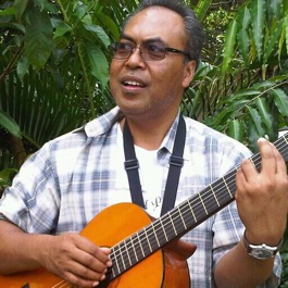 Padre Leonardus Mali, de Kupang, Indonesia.