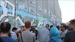 Una visita guiada al Muro entre Israel y Palestina.