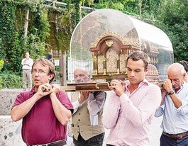 La procesión con las reliquias de santa Teresa.