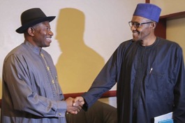 Muhammadu Buhari con Goodluck Jonathan.