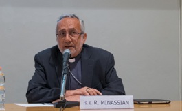 Raphael Minassian durante el encuentro en el<br>Centro Cultural de Milán.