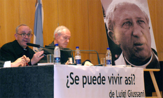 Buenos Aires, julio de 2008. Bergoglio presenta el libro <br>de Giussani “¿Se puede vivir así?”.