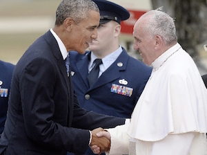 El presidente Obama recibe al Papa Francisco.