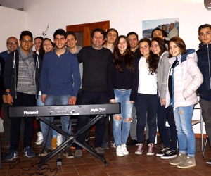 Foto de grupo durante la semana dedicada <br>a don Giussani, en Abbiategrasso.