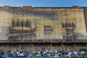 Campo de refugiados en el puerto del Pireo, Grecia.