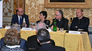 Por la izquierda: Angelino Alfano, Emilia Guarnieri, <br>Antonio Spadaro y Eraldo Affinati. Foto: Daniele Marino