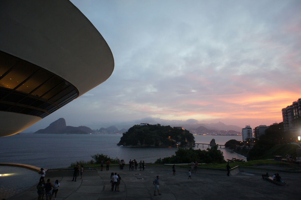 1.	Salida de la exposición al atardecer.